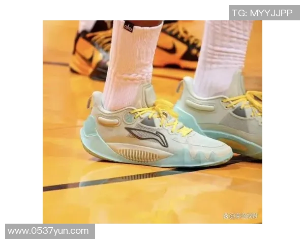 李宁携手足球巨星打造专属鞋款引领运动时尚新潮流